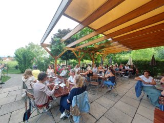 Heurigenterrasse mit Pergola